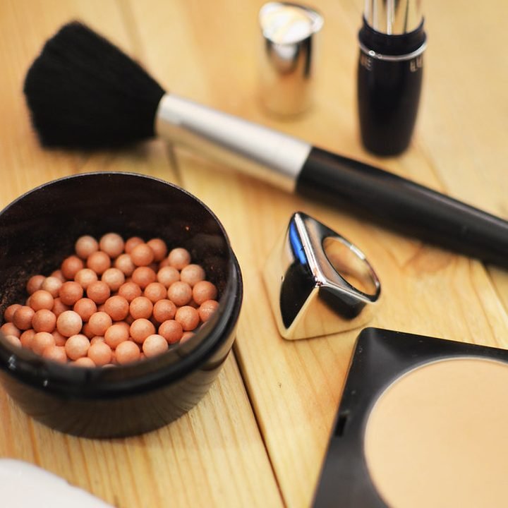 Puder rozświetlający w kulkach Glow Pearls